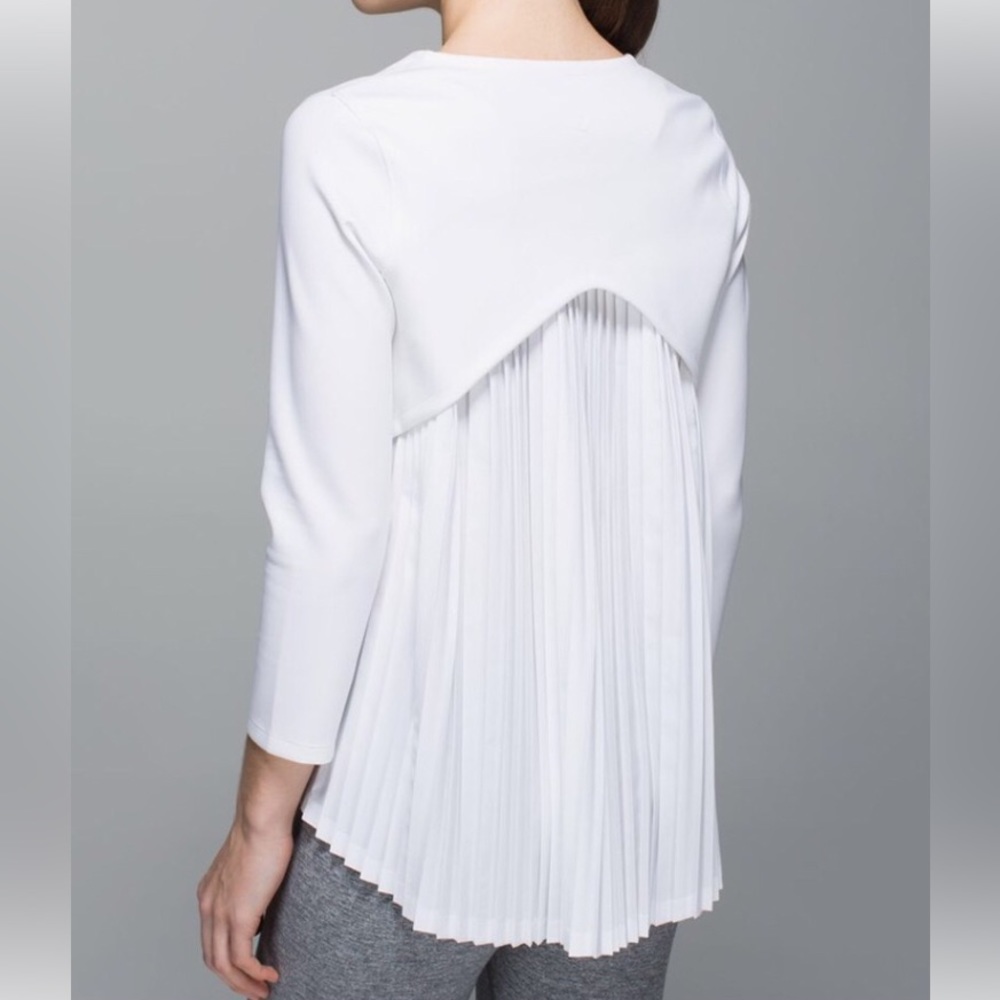 PTP 18” Lululemon Pleat On White/Cream Long Sleeve Top